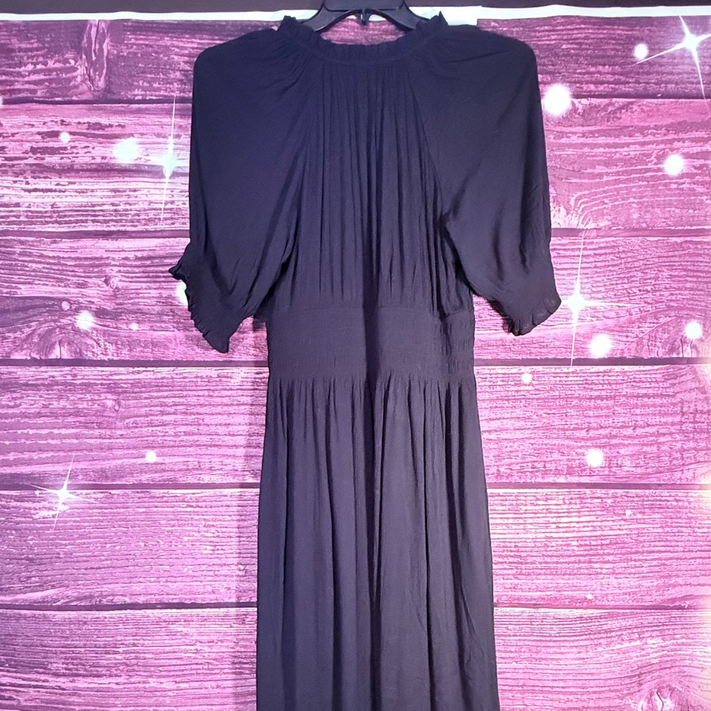 *NWT* Gap Women's Short Sleeve Splitneck Midi Dress. Size Medium. - Picture 4 of 5